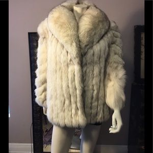Saga fox fur coat EUC medium 1980s